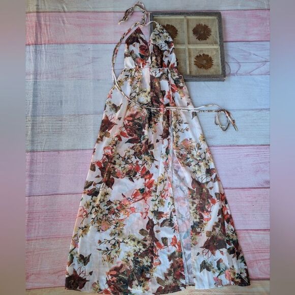 NWT PrettyLittleThing White Floral Print Chiffon Halterneck Maxi Dress 4US - Picture 3 of 8